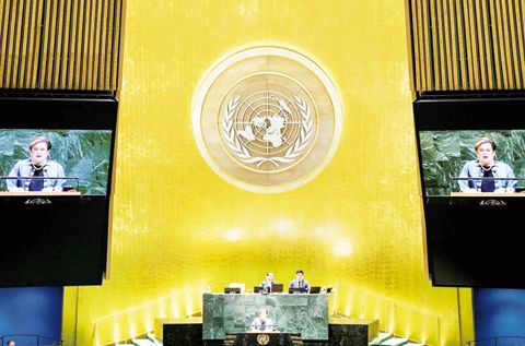 拉扎羅在聯合國大會上發表講話