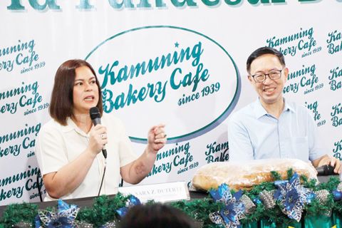 副總統莎拉·杜特地在計順市參加一場論壇,並參與紀念世界班黎剎麵包日的活動。圖左為論壇主持人李天榮。