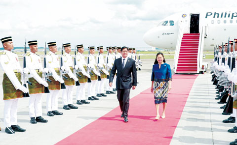 馬科斯總統週六抵達馬來西亞吉隆坡，開始為期四天的訪問，出席定于10月26日至28日舉行的第47屆東南亞國家聯盟（ASEAN）峰會及相關峰會。