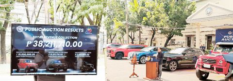 海關局透過公開拍賣迪斯卡亞夫婦的豪華車輛,總共籌得3,821.1萬披索。海關局長艾瑞爾·尼布穆西諾表示,政府預計從拍賣迪斯卡亞夫婦的七輛豪華車輛中至少獲得1.1億披索。總共有十名投標者參加11月20日在馬尼拉海關局總部舉行的拍賣會。