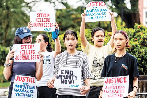 來自全國記者聯盟與另類媒體網絡的記者與新聞自由倡議者,於11月23日在計順市的菲律濱國立大學迪里曼校區內進行慢跑活動,以紀念安巴端屠殺案十六週年。