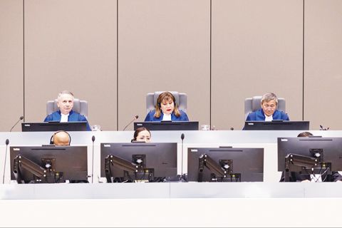 國際刑事法院上訴分庭駁回了前總統杜特地暫時釋放請求的上訴。杜特地放棄出席昨日之聽證會的權利，目前繼續羈押在國際刑事法院的拘留所內。