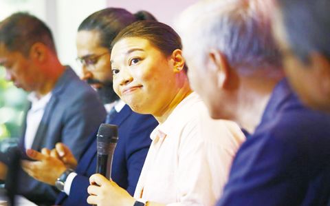 國際刑事法院最新消息。國際刑事法院助理律師克裡斯蒂娜·康蒂于2025年11月29日出席了在計順市舉行的週六新聞論壇。康蒂表示，關于前總統杜特爾特是否適合受審的決定可能要到明年才能公佈，因為國際刑事法院將首先研究相關文件，並于2025年12月12日至2026年1月5日休庭。