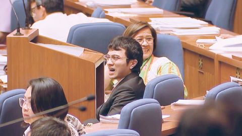 眾議員基戈·巴爾扎加於週一在眾議院全體會議上,聽取道德委員會建議因其行為失當處以停職60天處分時作出反應。