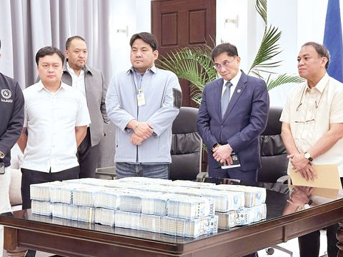 前公造部國家首都區局長傑拉德·奧普倫西亞向國庫退還4,000萬披索回扣款項，預計還將返還1.1億披索。