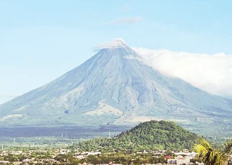 菲火山暨地震研究所於週四將馬容火山的警報狀態從一級警戒（低度動盪）提升至二級警戒（動盪加劇/中度動盪）。