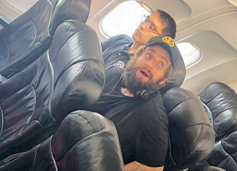 俄羅斯惡搞視頻博主維塔利·茲多羅韋茨基於1月17日被菲律濱移民局押上飛往俄羅斯的班機驅逐出境。