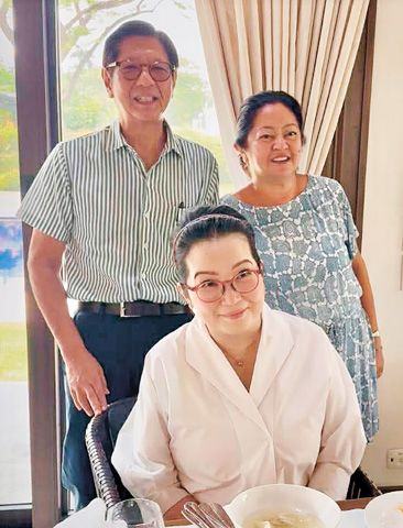 總統小馬科斯與第一夫人麗莎上週五順道拜訪了在馬拉干鄢公園總統官邸為前總統科莉·亞謹諾的女兒克麗絲·亞謹諾舉辦的家常午餐。