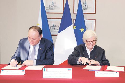 菲國防部長趙多洛與法國武裝部隊和退伍軍人事務部長凱瑟琳·沃特蘭女士3月26日在巴黎舉行雙邊會晤，這是菲國防部長對法國進行的具有里程碑意義的訪問的一部分。