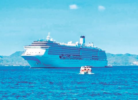 豪華郵輪「愛達·地中海號」於4月4日抵達長灘島。