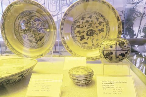 圖為菲華歷史博物館內展出的福建「平和窑」瓷器。（中新社）