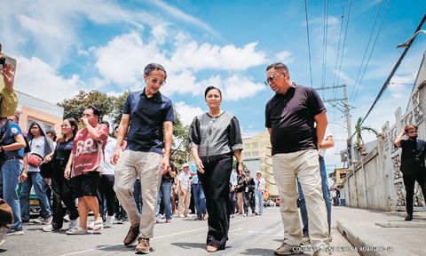 公造部長文斯·迪順週六會見了那牙市市長麗妮·羅貝禮道，視察小馬科斯總統在二月訪問期間承諾的項目，特別是在政府「防洪計畫」下的項目。