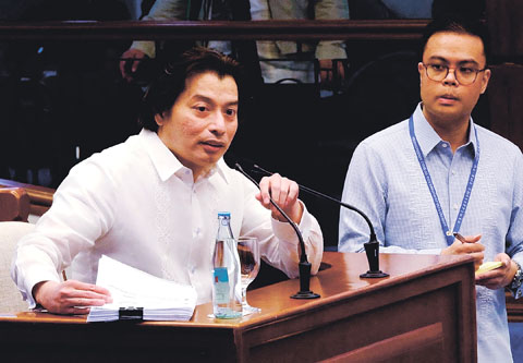 辯護團隊的潘俊仁律師於副總統莎拉·杜特地參議院彈劾審判第21天中宣誓作證，接受眾議院起訴團隊的班傑明·托洛薩律師的反詰問，而辯護團隊則由希拉·施順律師代表。