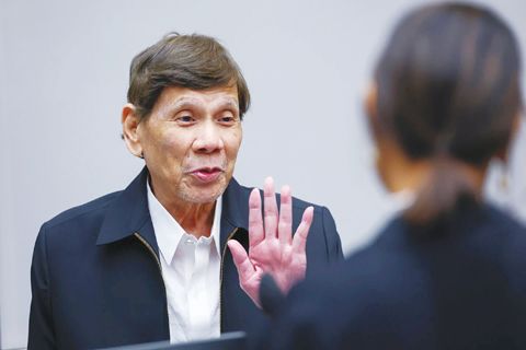 前菲律濱總統羅德里戈·杜特地9月16日在荷蘭海牙的國際刑事法院出庭。(美聯社)