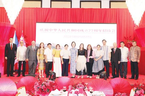 9月19日，中國駐佬沃領事館隆重舉行慶祝中華人民共和國成立77週年招待會。