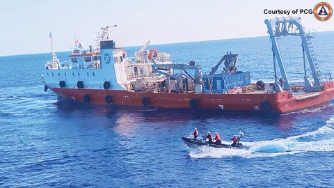 菲律濱海岸警衛隊船隻和飛機宣佈將中國研究船「嘉海科7號」從描丹尼斯省外的菲律濱專屬經濟區驅離,該船已在該海域徘徊四天。