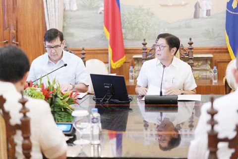 小馬科斯總統於10月5日在馬拉干鄢宮召集主要內閣成員,評估政府對持續的聖嬰現象及其對糧食、水、能源、衛生和公共安全影響的應對。