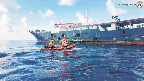 10月9日,菲律濱海岸警衛隊的一艘橡皮艇在西菲律濱海科塔島(南鑰島)外海的一次聯合行動中,接近中國海上民兵船9622號。菲海岸警衛隊會同菲海軍陸戰隊和菲海軍,成功驅離了這艘民兵船及其部署的22艘漁船,此前它們進入了該島的12海浬領海。