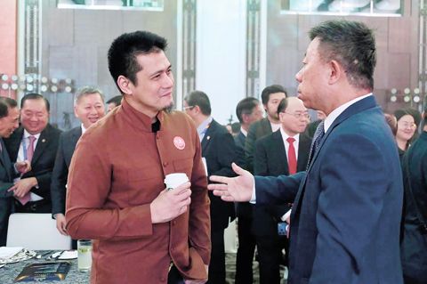 參議員羅賓·巴迪惹在其社交媒體帳號上分享了他與中國大使井泉的照片。