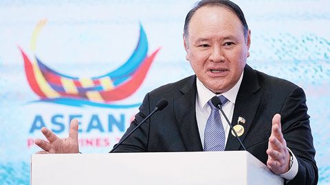10月29日，第20屆東盟國防部長會議主席、菲律濱國防部長吉爾伯托·趙多洛在新聞發布會上發言。（美聯社）