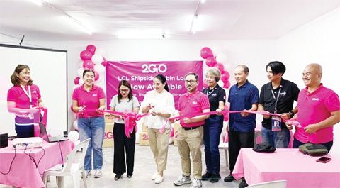 由左至右:2GO高級助理副總裁兼貨運業務主管Tina