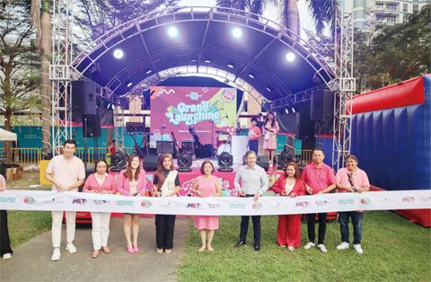 由左至右：菲律濱消遣與娛樂公司總裁