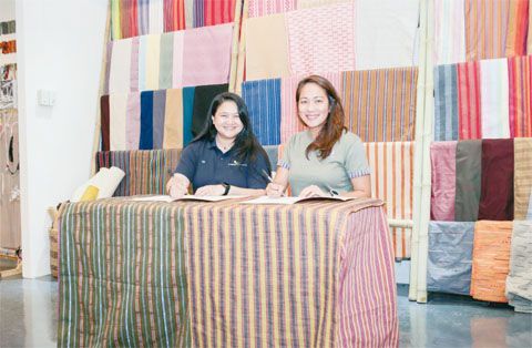 圖片說明:正式建立合作關係,扶持菲律濱編織社區:馬來亞銀行基金會(Maybank