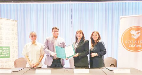 圖片說明：照片顯示：（從左到右）-