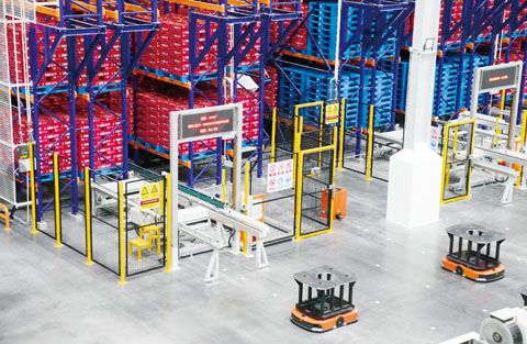 圖為紅牛廣西生產基地的自動化倉庫存儲設施。