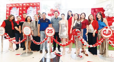 圖片說明：出席剪綵儀式的嘉賓包括（由左至右）：Cut