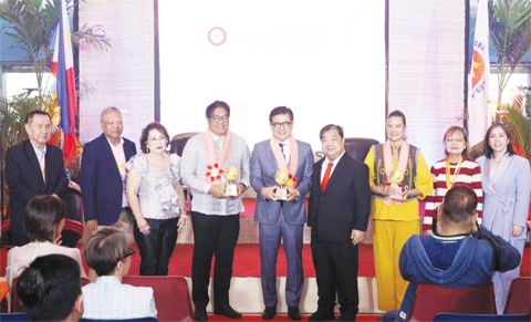 （左起）WSI董事會成員Rene