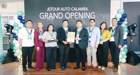從左至右：捷途汽車甲南描店的首席營運官（JETOUR