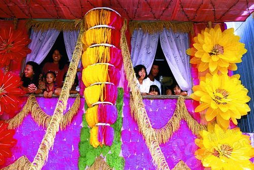 菲律宾小城卢克班的丰收节
