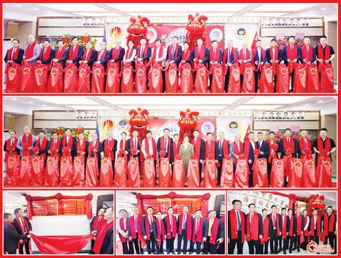 圖片說明:上兩排為剪綵儀式的主禮嘉賓、校友聯誼會及陳埭鎮同鄉總會的領導的合影。左下圖為新會所的揭牌儀式;餘圖為陳埭鎮各學校校友聯誼會及陳埭鎮同鄉總會的領導在新會所的合影。(本報記者Celia