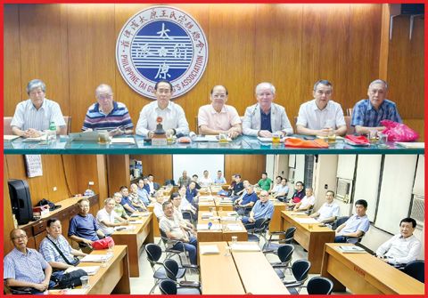 圖為就座主席臺的諮詢委員、正副理事長及會議現場。