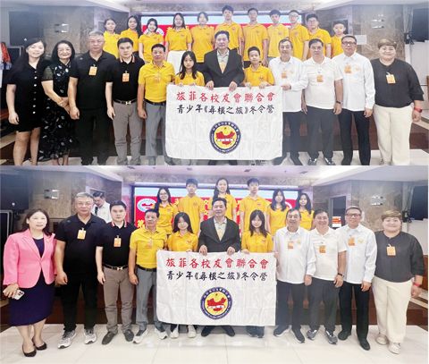 圖為11月20日校友聯月會上,本會主席王志欽(中)為即將出行的冬令營領隊、營員授旗。