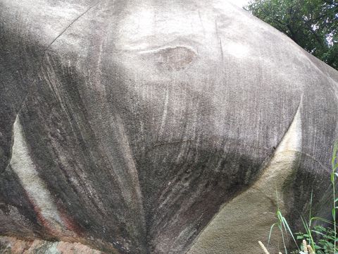 如牛角，又如石筍