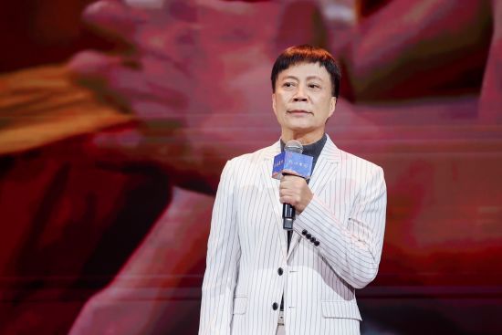 1月28日晚，台灣音樂人陳百潭在福建泉州再次唱響《愛拼才會贏》。