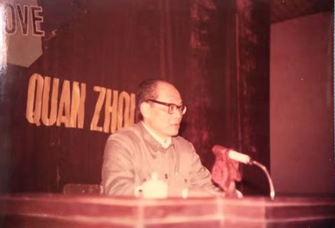 （圖4）出席泉州白鴿牌拖鞋出口生產基地開業儀式。