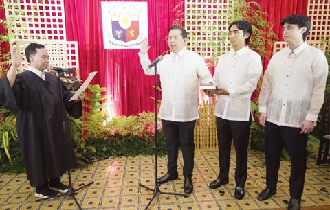 眾議長羅麻禮斯6月29日於獨魯曼市正式宣誓就職,成為禮智省第一區眾議員。