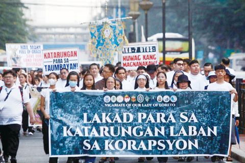 天主教徒在馬尼拉舉行反貪腐遊行