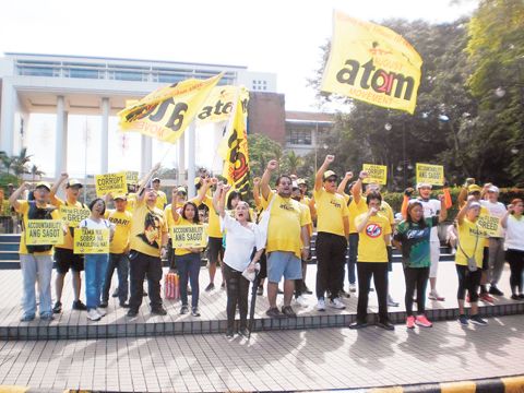 「八月廿一日運動」週日在菲國立大學迪利曼校區舉行了另一場「反貪腐步行活動」。其成員將於下週十月十九日沿著亞耶拉大道步行。