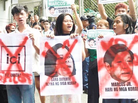 「人民怒潮」全國災民聯盟10月24日在沓義市基礎建設獨立委員會辦公室外進行抗議。