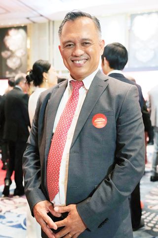 資料圖為9月25日,羅梅爾·班樂義在馬尼拉參加慶祝中華人民共和國成立76周年招待會。