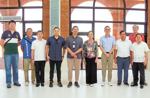 2025年12月12日,新任中國駐佬沃領事館館長領事李小艷抵達佬沃市履新。