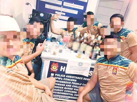 一張在警察局內飲酒作樂的照片在網絡上廣泛流傳,導致東三描省多洛雷斯市警察局的16名警察與1名非制服人員被撤職。