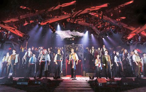 圖為《悲慘世界》舞台劇劇照。