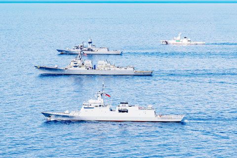 2026年首次多邊海上合作活動迎來了國際參與者。美國海軍杜威號配備了ODIN激光系統,澳洲皇家海軍圖文巴號則裝備了2024年剛引入澳洲皇家海軍服役的「海軍打擊導彈」。