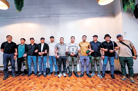 這18名「前海軍陸戰隊員」連同前眾議員麥克·黎芬索於3月5日在Valle