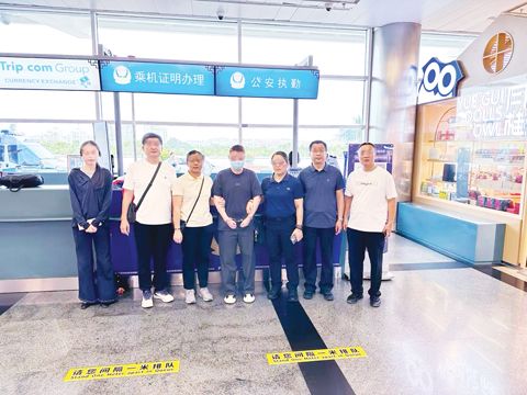菲中兩國執法部門近日合作抓獲並遣返一名涉嫌組織跨境賭博、電信詐騙的逃犯林某。